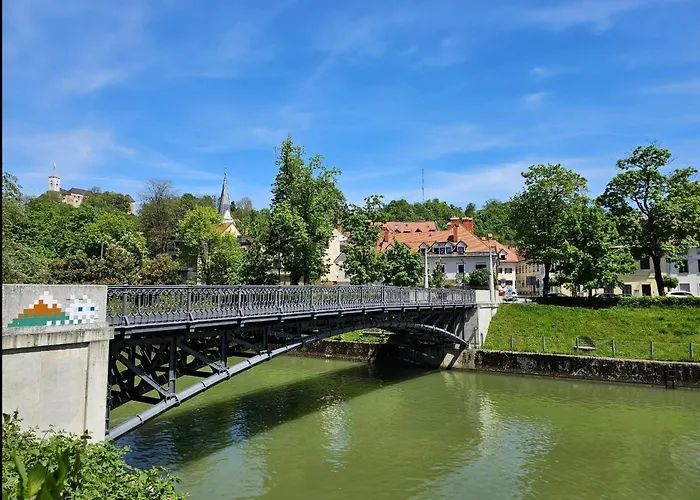 Cozy Nest アパート