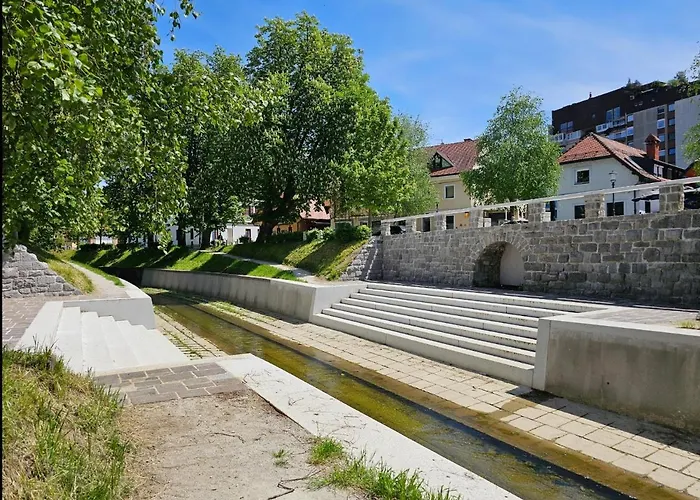 Cozy Nest アパート